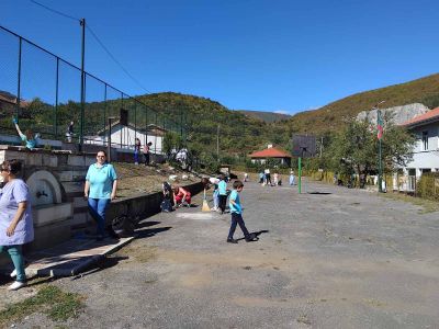Трудов ден в училище – сръчни малки ръчички и големи сърца 4